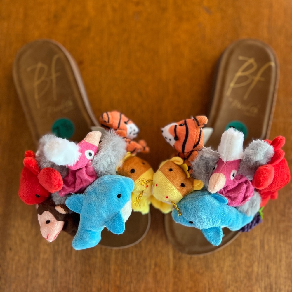 Custom “HAPPY TOES” sandals
